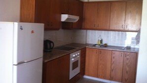 Full-size fridge, oven, stovetop, electric kettle - Zakos Court Apartments (Larnaca)