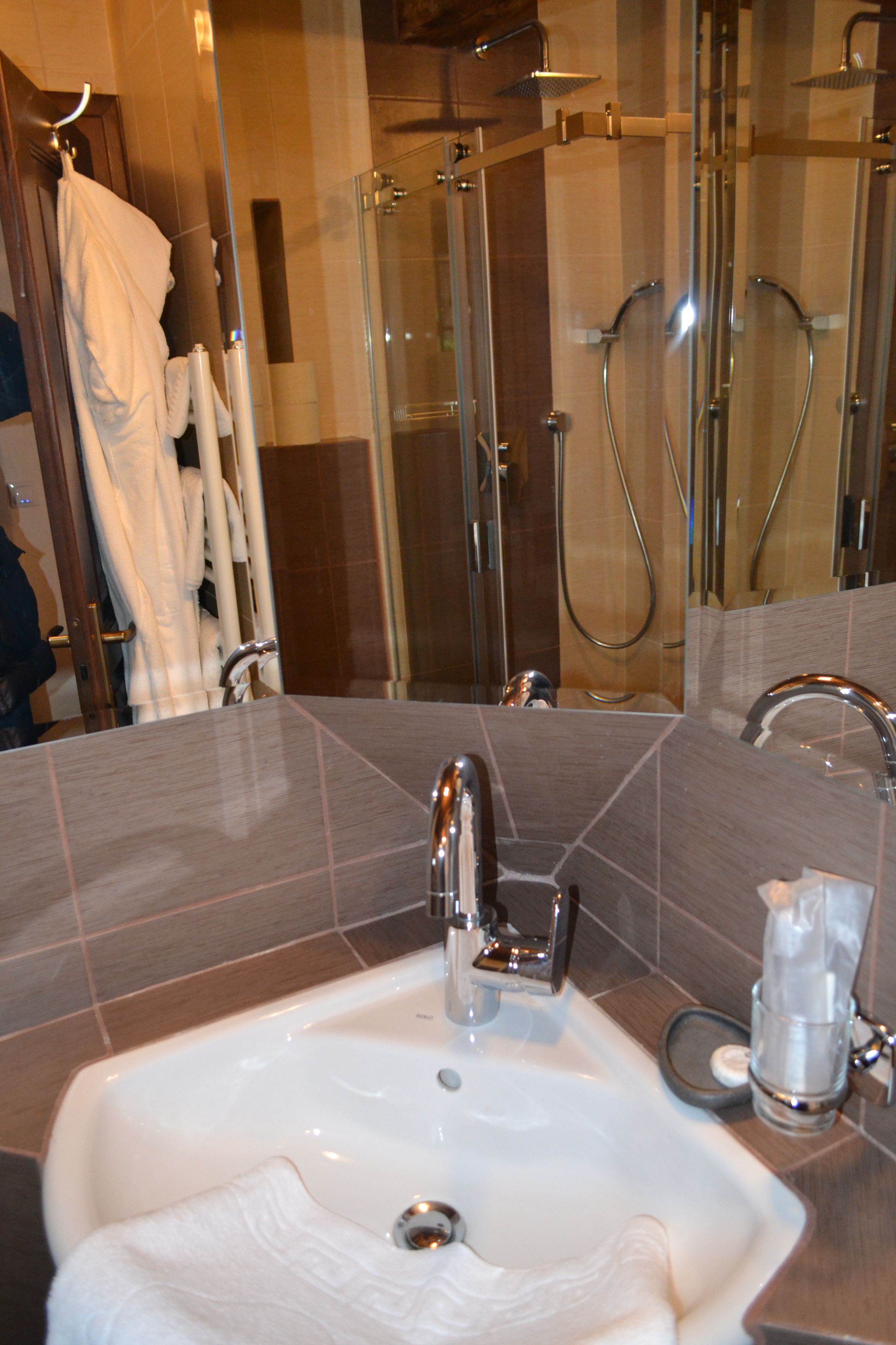 Regadera, regadera tipo lluvia, amenidades de baño gratuitas 