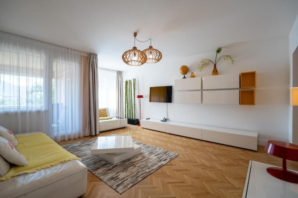 Minibar, iron/ironing board, free WiFi, bed sheets