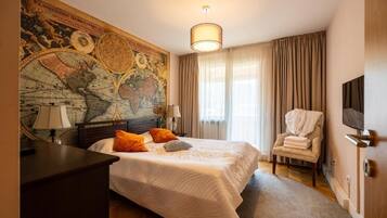 Minibar, iron/ironing board, free WiFi, bed sheets
