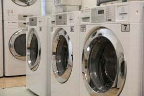Laundry room - Humber College North Campus Residence (Toronto)