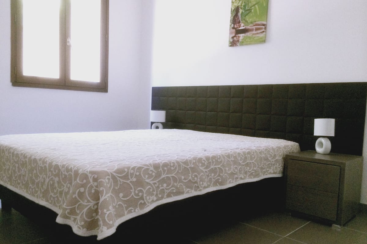 Caja de seguridad en la habitación y insonorización