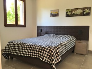 In-room safe, soundproofing, iron/ironing board, cots/infant beds - Village Vacances La Vallicella (Poggio-Mezzana)