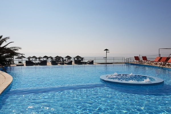 Outdoor pool, pool umbrellas, sun loungers