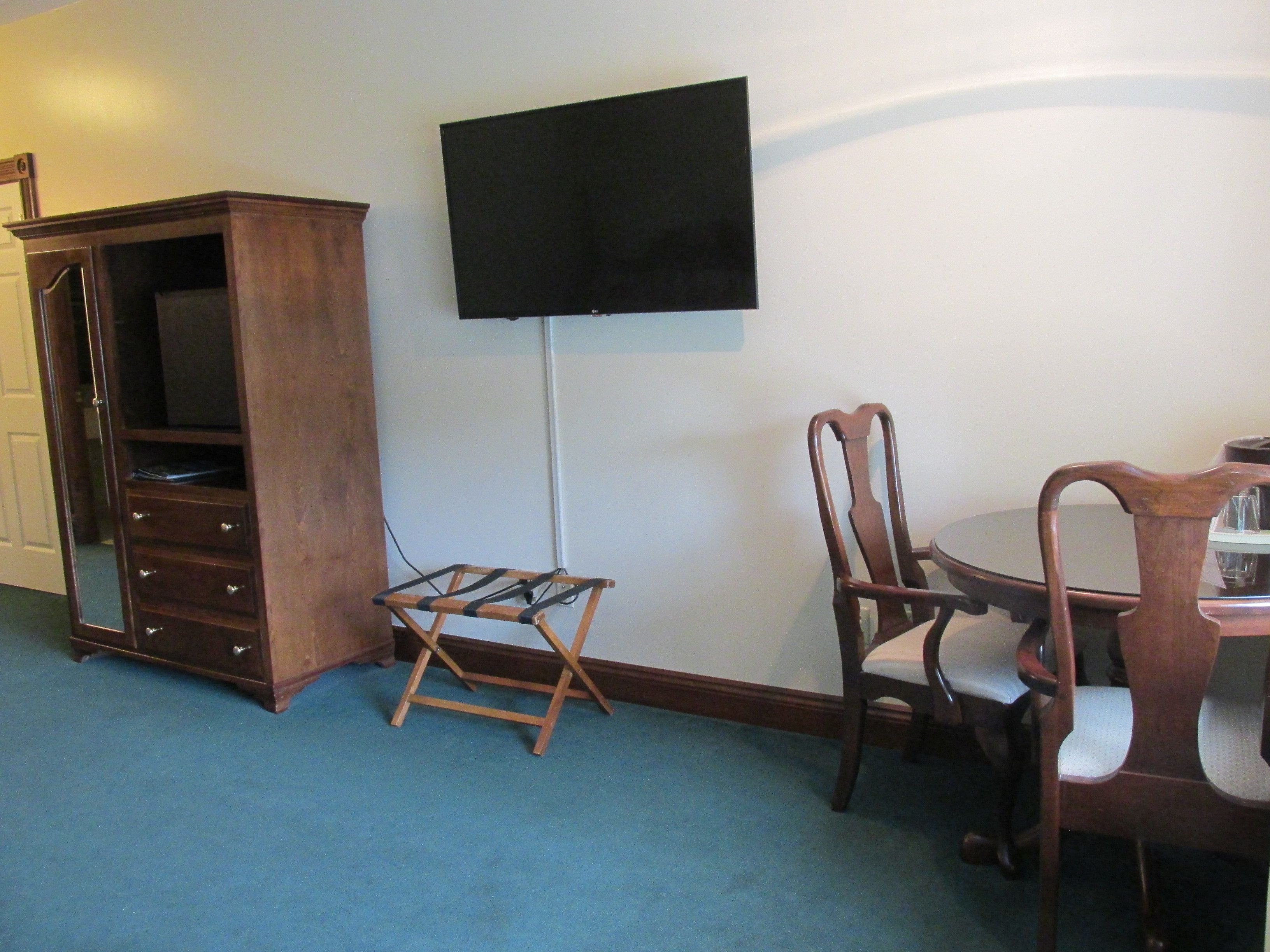 standard room, 2 queen beds, non smoking | desk, iron/ironing board, free cots/infant beds, rollaway beds