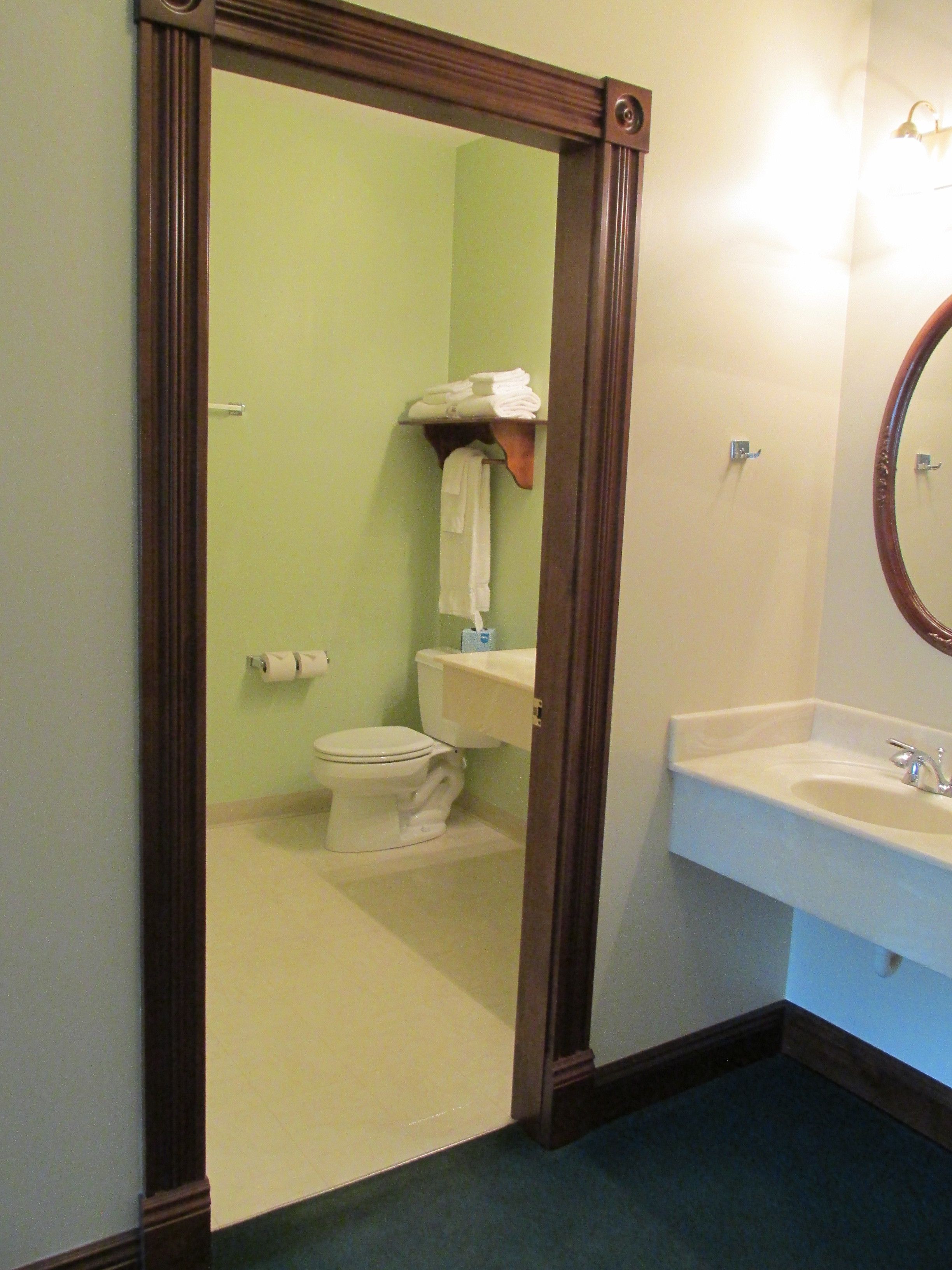 standard room, 1 king bed with sofa bed, non smoking | bathroom | combined shower/bathtub, free toiletries, hair dryer, towels