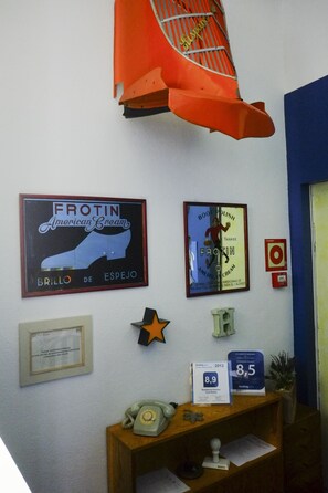 Mostrador para check-in y check-out