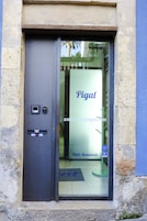 Entrada al alojamiento