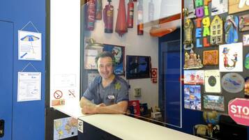 Mostrador de check-in y check-out