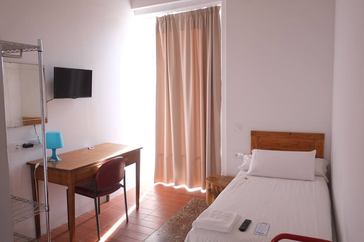 single room with private external bathroom | 1 bedroom, egyptian cotton sheets, premium bedding, down duvets