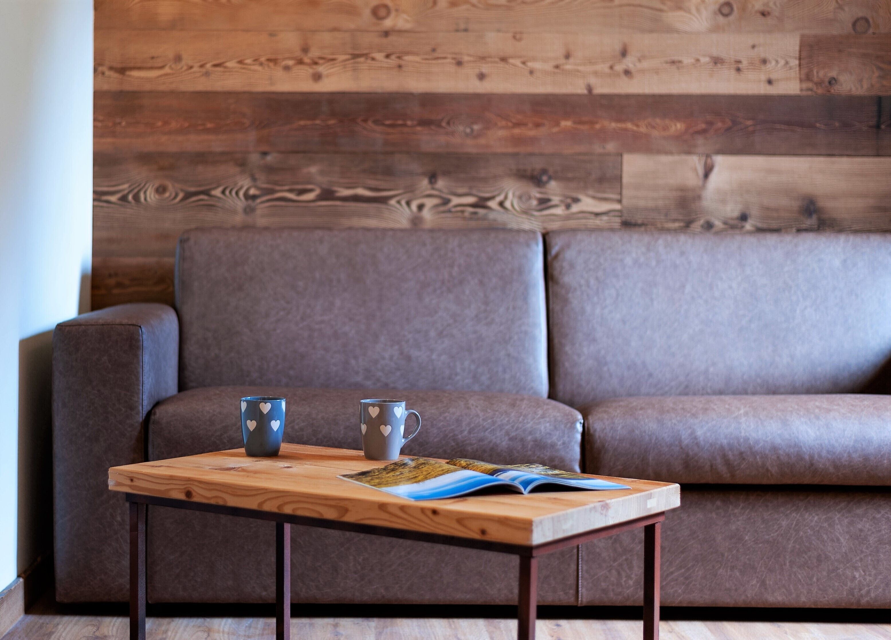 design apartment, 1 bedroom | living area | 40-inch flat-screen tv with cable channels, tv