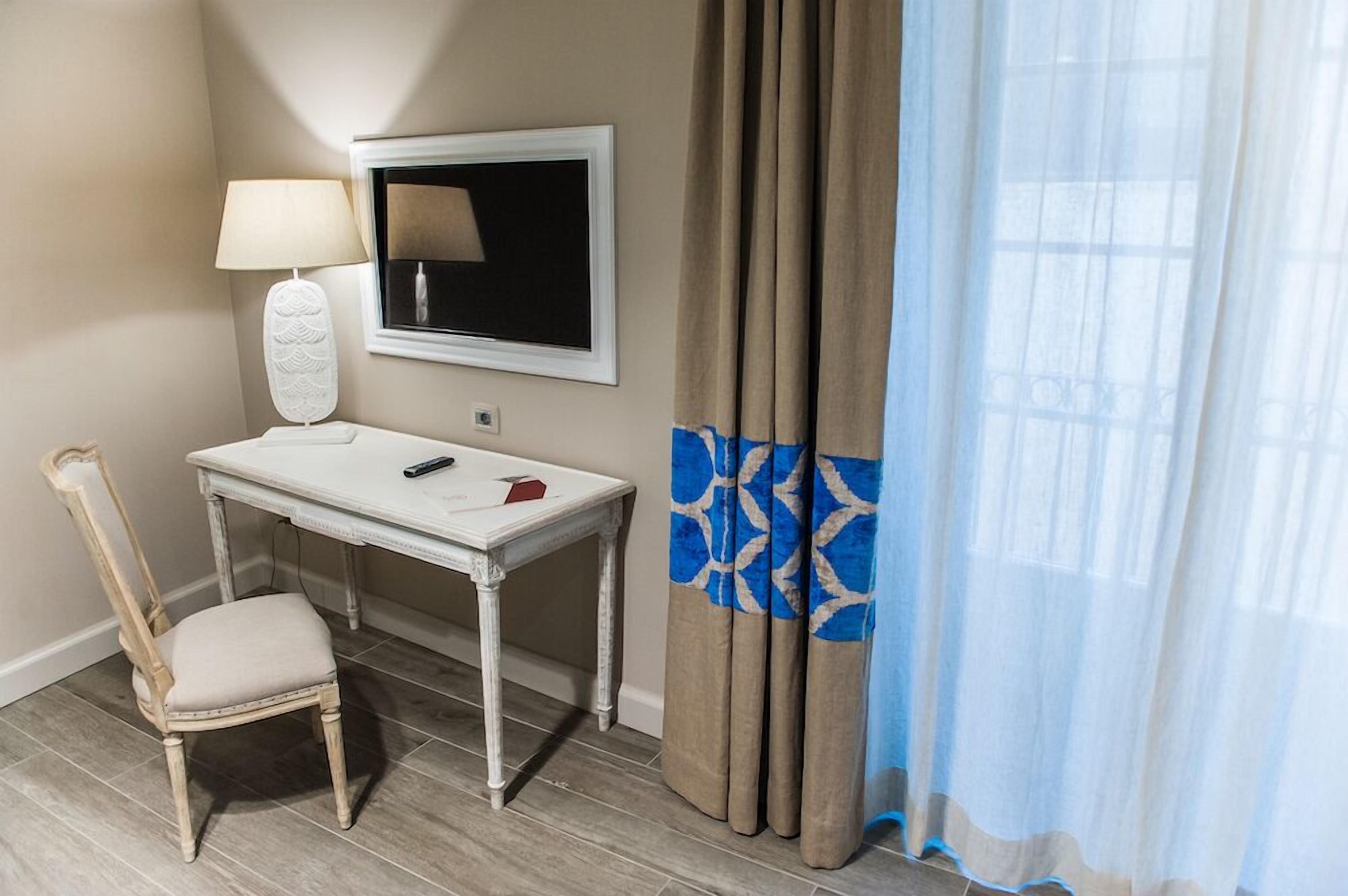 superior room | 1 bedroom, in-room safe, blackout curtains, soundproofing