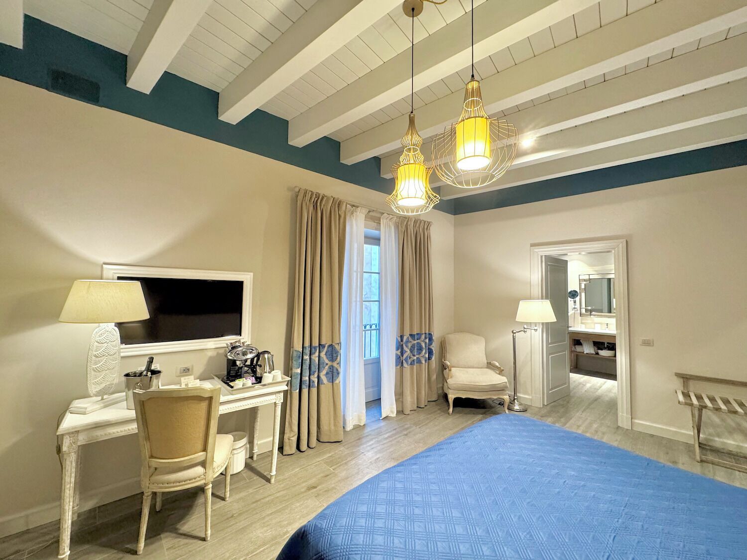 superior room | 1 bedroom, in-room safe, blackout curtains, soundproofing