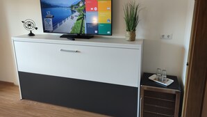 Dobbeltrom – premium, utsikt mot innsjø | Wi-fi (inkludert) og sengetøy