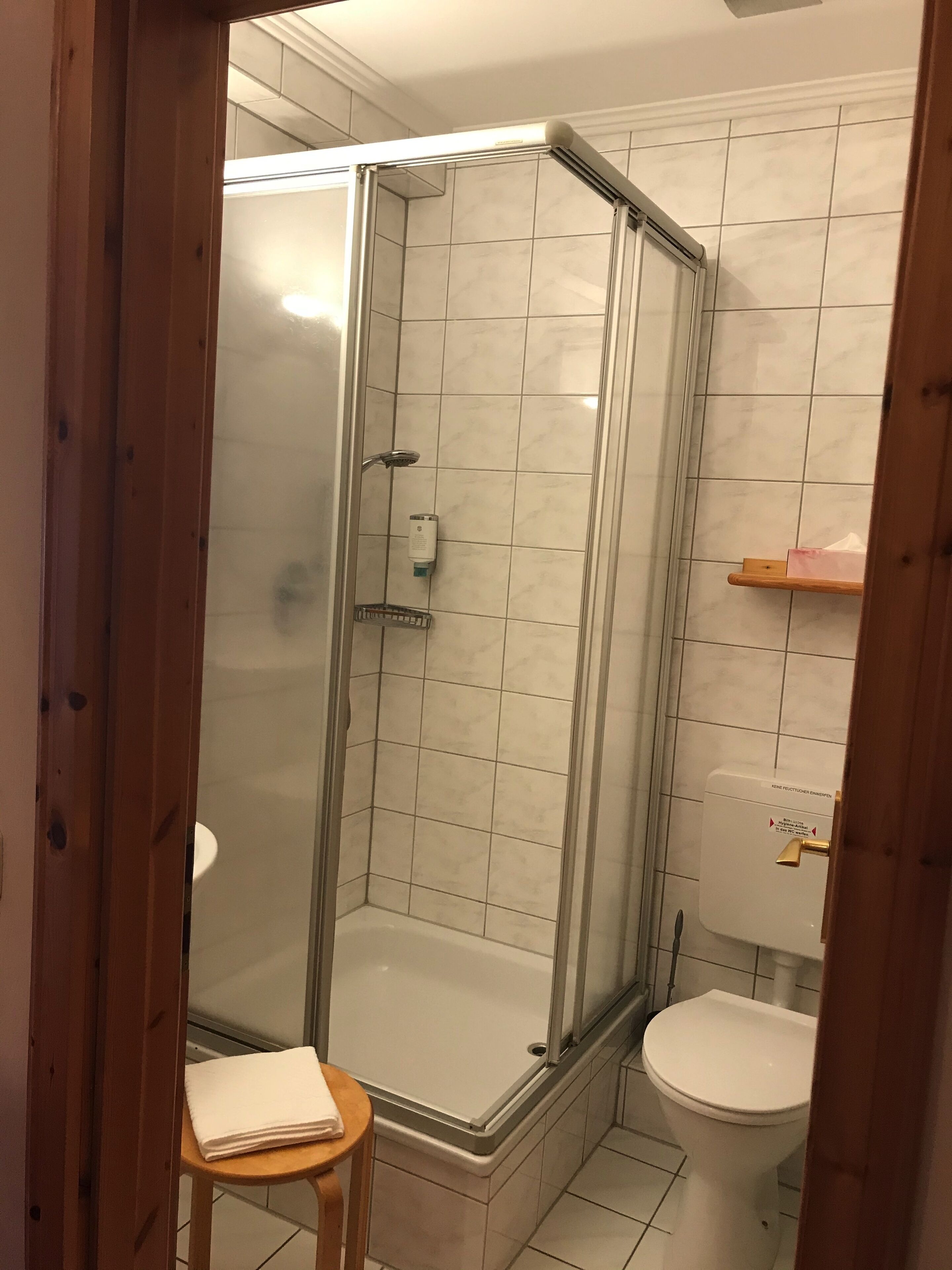 single room | bathroom | free toiletries, towels