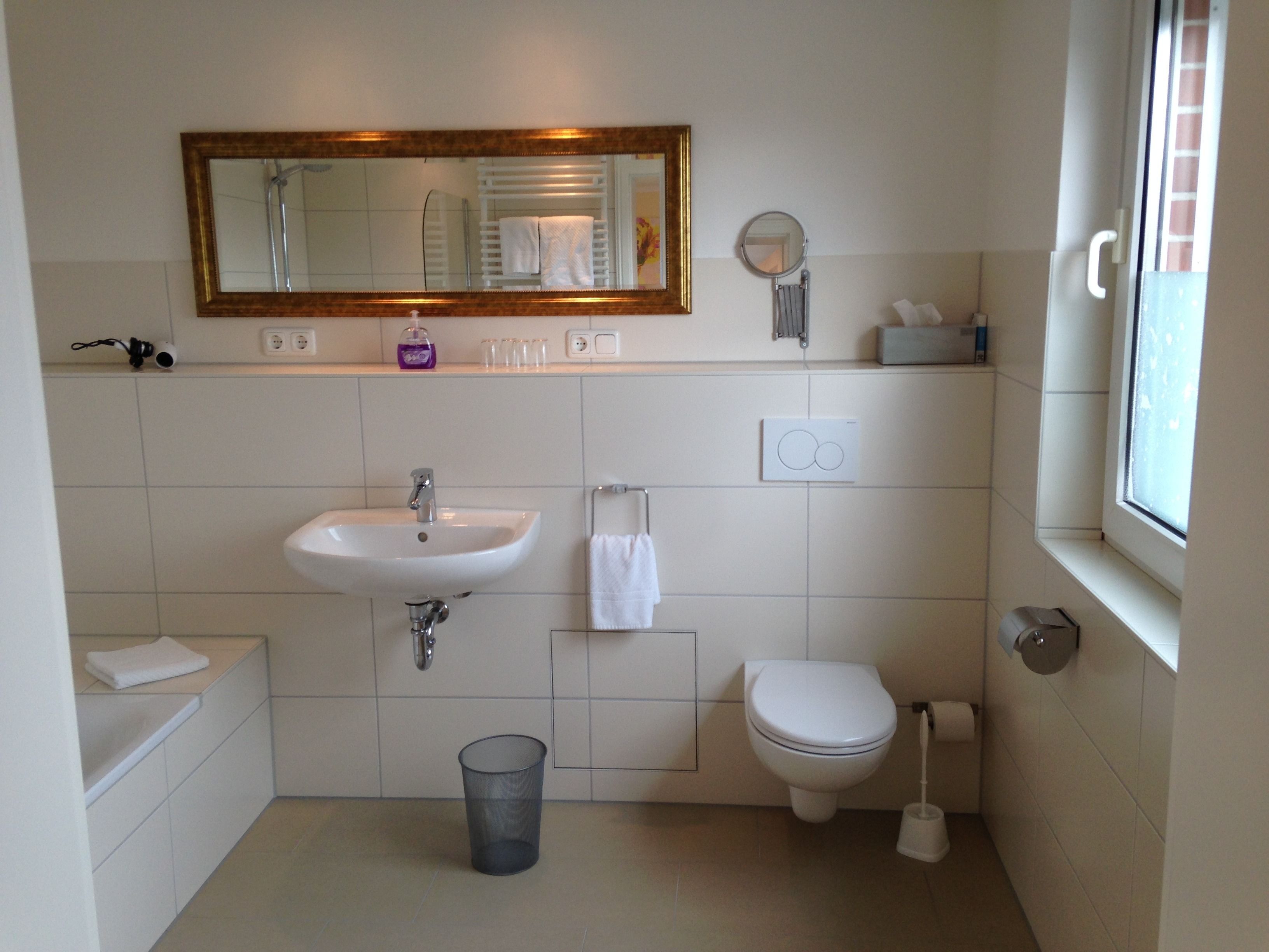 free toiletries, towels