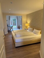 Caja de seguridad en la habitación, escritorio, cunas y wifi gratis 