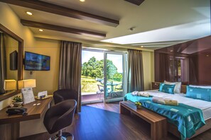 Standard Double Room, 1 Katil Kelamin (Double) | Peralatan tempat tidur premium, bar mini, peti besi dalam bilik, meja