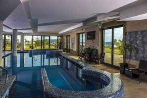 Indoor pool, pool loungers - Castellum Hotel Hollókő (Holloko)