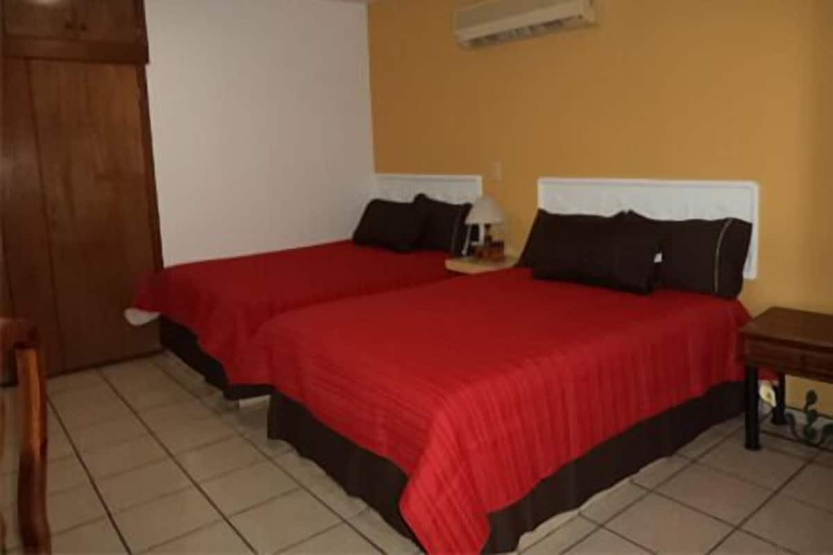 1 habitación, tabla de planchar con plancha y wifi gratis