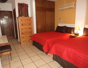 Suite | 1 bedroom, iron/ironing board, free WiFi - Hotel El Sombrero Suites (Mazatlán)