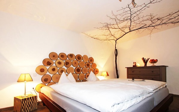 In-room safe, desk, cots/infant beds, rollaway beds