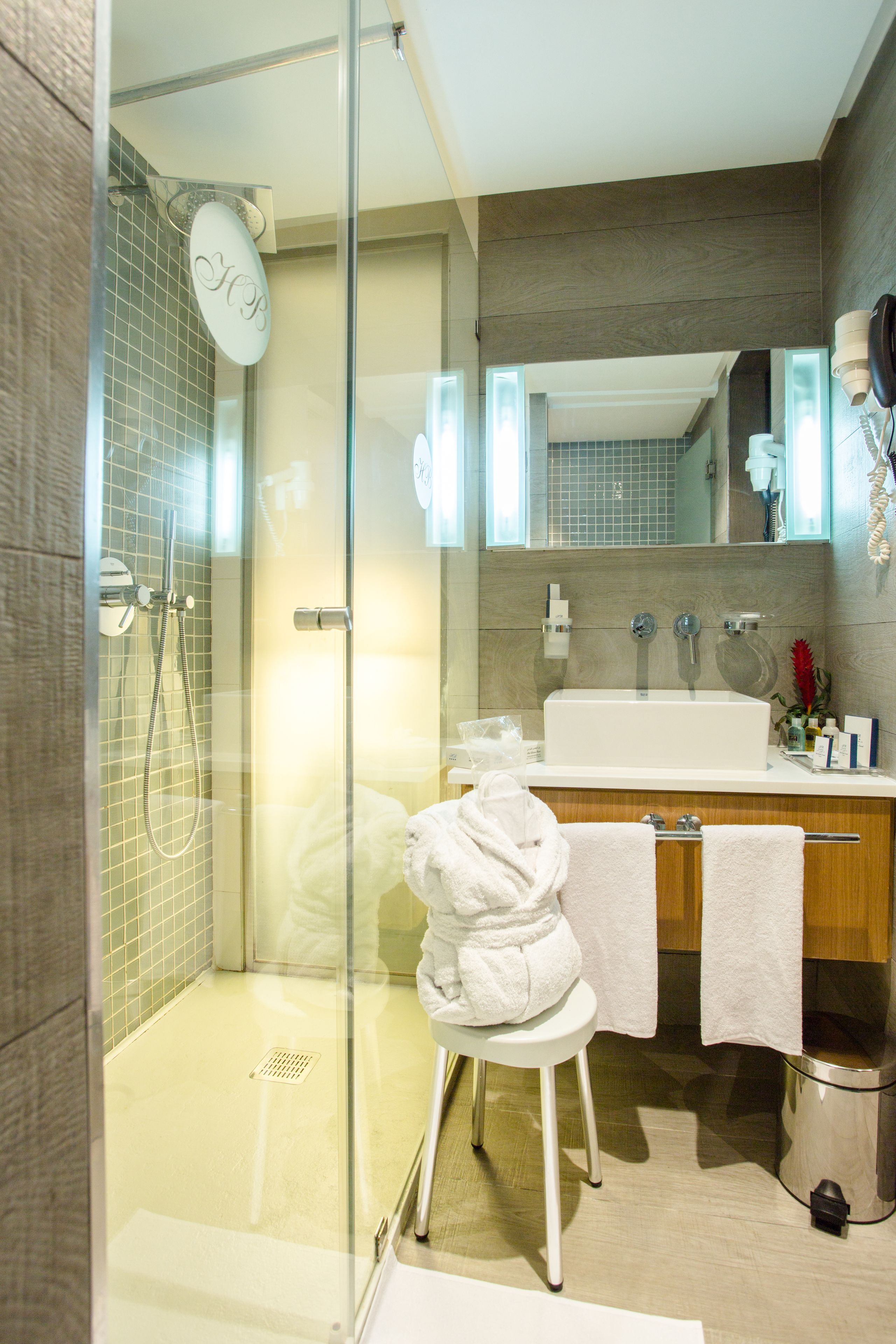 premium bedding, minibar, in-room safe, blackout curtains