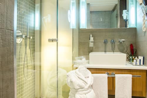 SÀngtillbehör av högsta kvalitet och minibar
