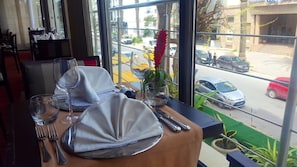 2 restaurants; breakfast, lunch, and dinner served - Hôtel Belvédère Fourati (Tunis)