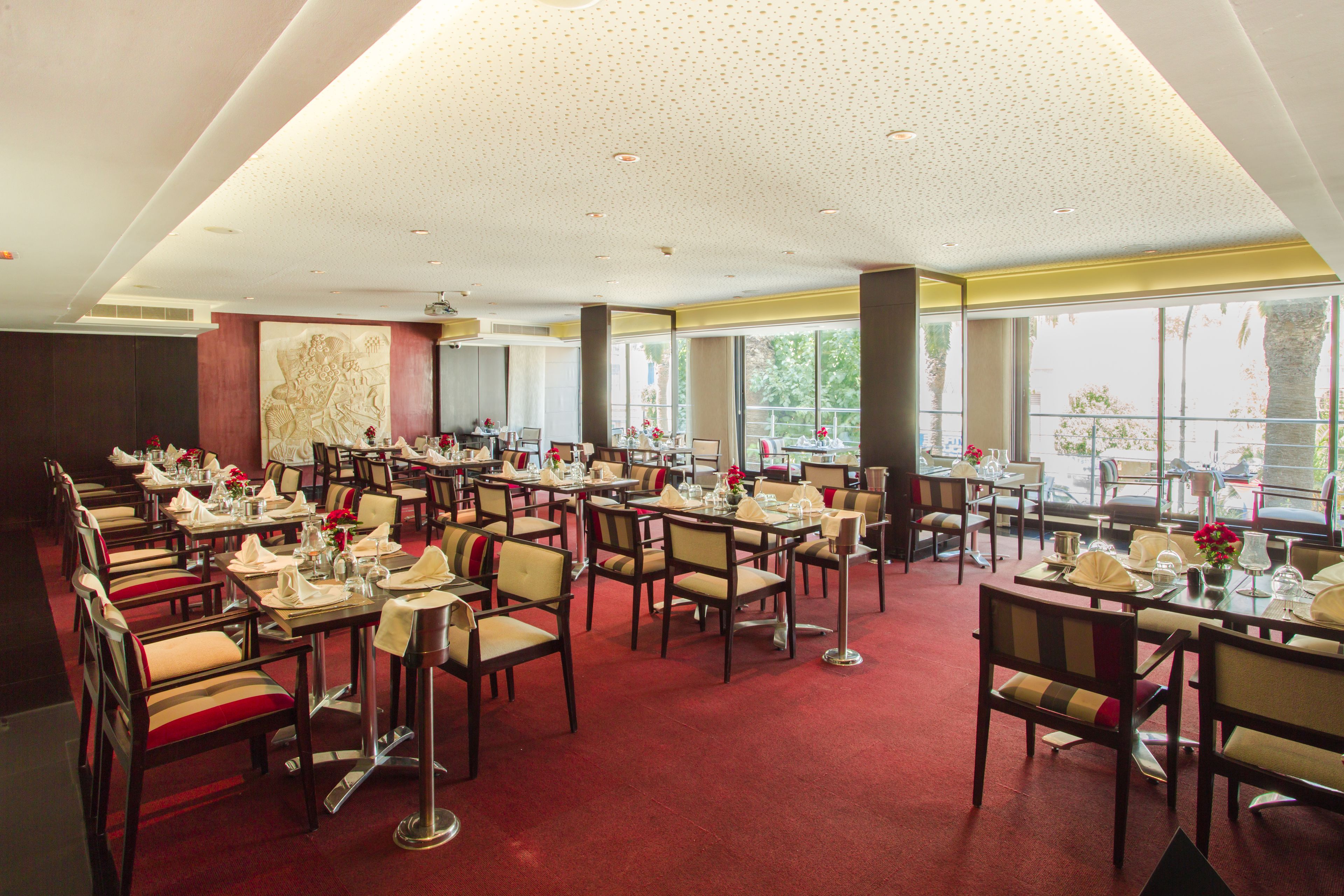 2 restaurantes, café da manhã, culinária internacional