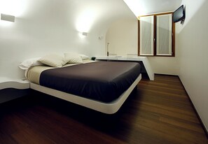 Desk, soundproofing, free cots/infant beds, free WiFi - Pensión Iturriza (San Sebastián)