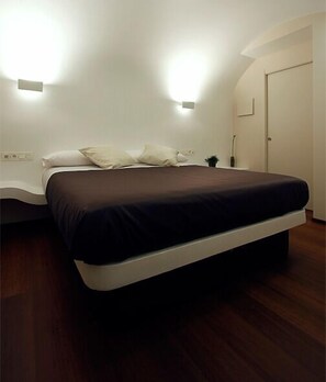 Desk, soundproofing, free cots/infant beds, free WiFi - Pensión Iturriza (San Sebastián)