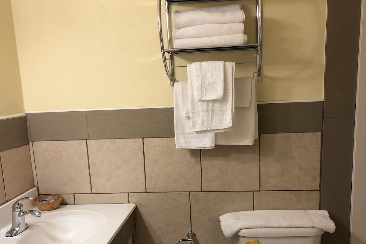 Zimmer, Mehrere Betten | Badezimmer | Haartrockner, Handtücher