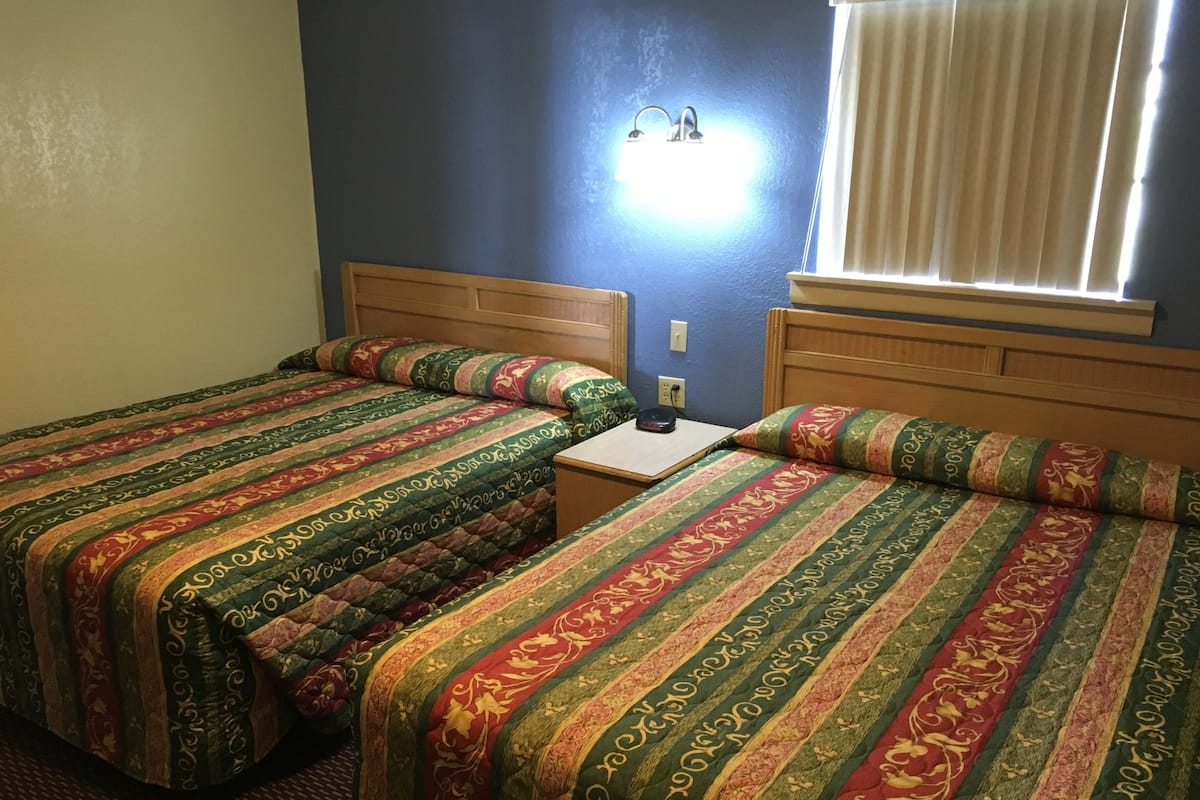 Zimmer, 2 Queen-Betten | Schreibtisch, Verdunkelungsvorhänge, Bügeleisen/Bügelbrett