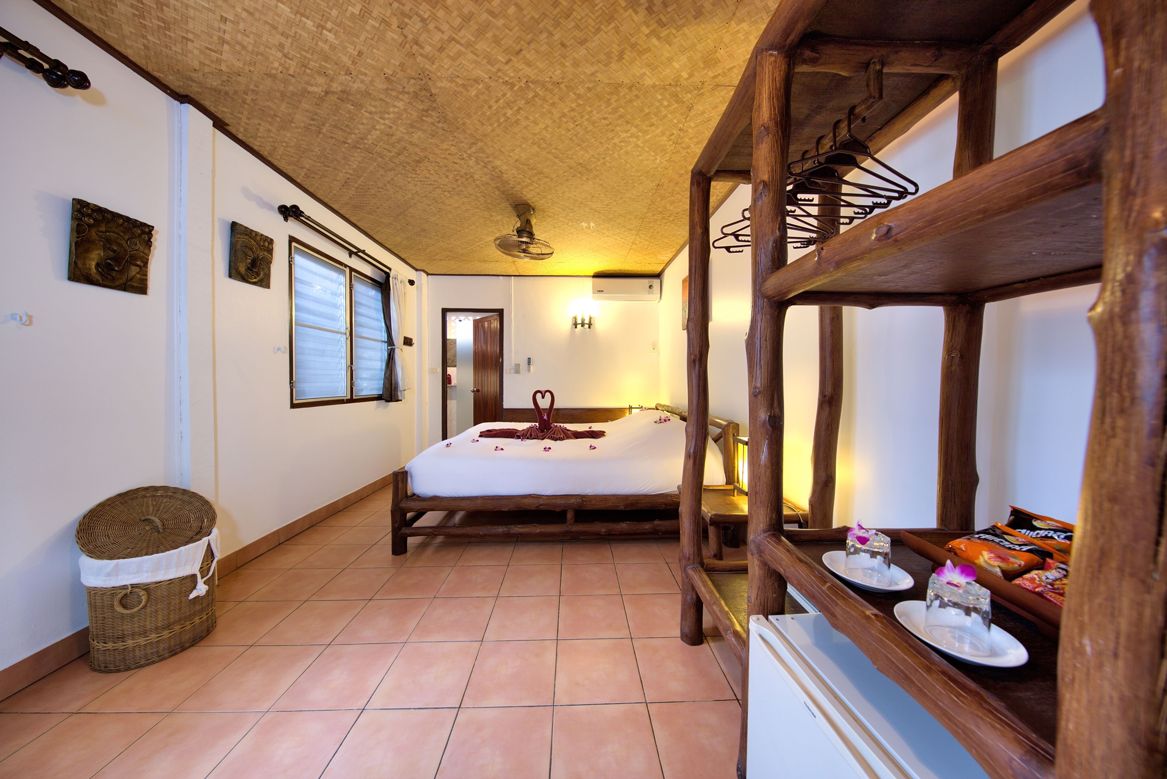 classic room | minibar, in-room safe, individually furnished, blackout curtains