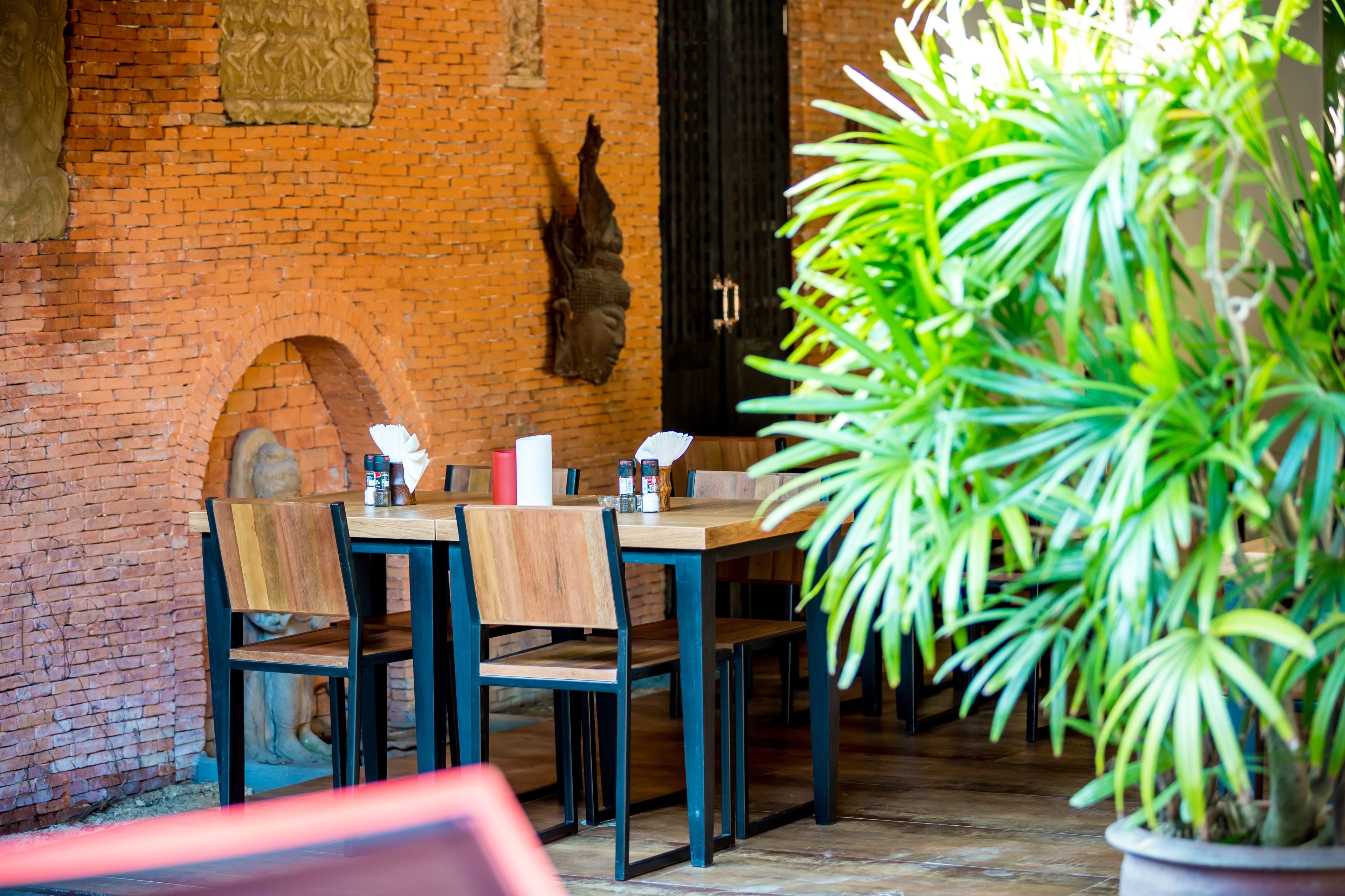 breakfast, lunch, dinner served; thai cuisine