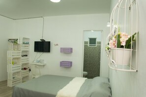 In-room safe, desk, free WiFi - Hotel Karenina (Oaxaca)