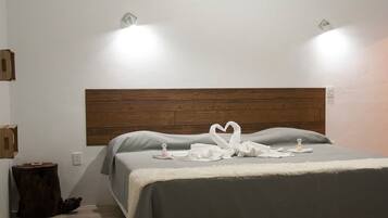 In-room safe, desk, free WiFi