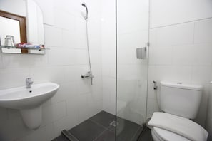 Phòng đôi | Phòng tắm | Buồng tắm vòi sen, đồ dùng nhà tắm miễn phí, khăn tắm