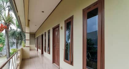 RedDoorz Plus @ Karet Pedurenan 3