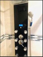 Bañera con ducha, artículos de tocador gratuitos, toallas