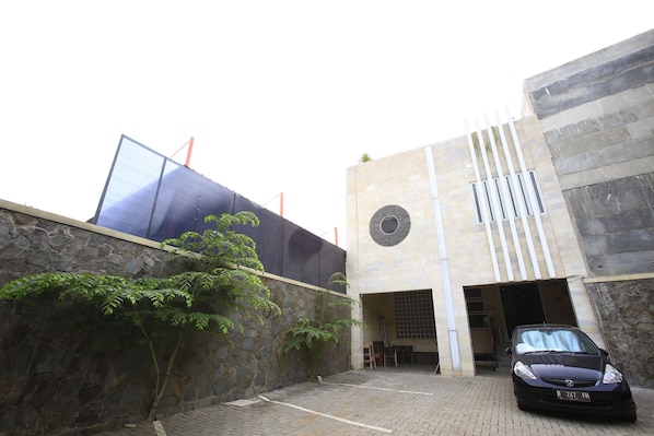 Exterior - RedDoorz near Cilandak Town Square (Jakarta)