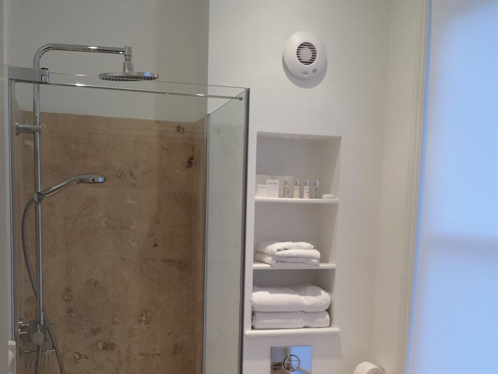 Habitación superior con 1 cama matrimonial o 2 individuales, baño en la habitación (Harrison) | Imagen general