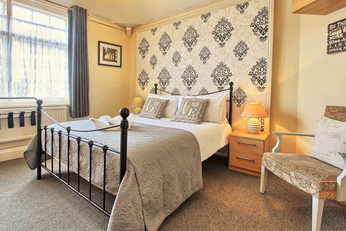 Classic Double Room, Ensuite (Room 4 - Single Only) | 1 bedroom