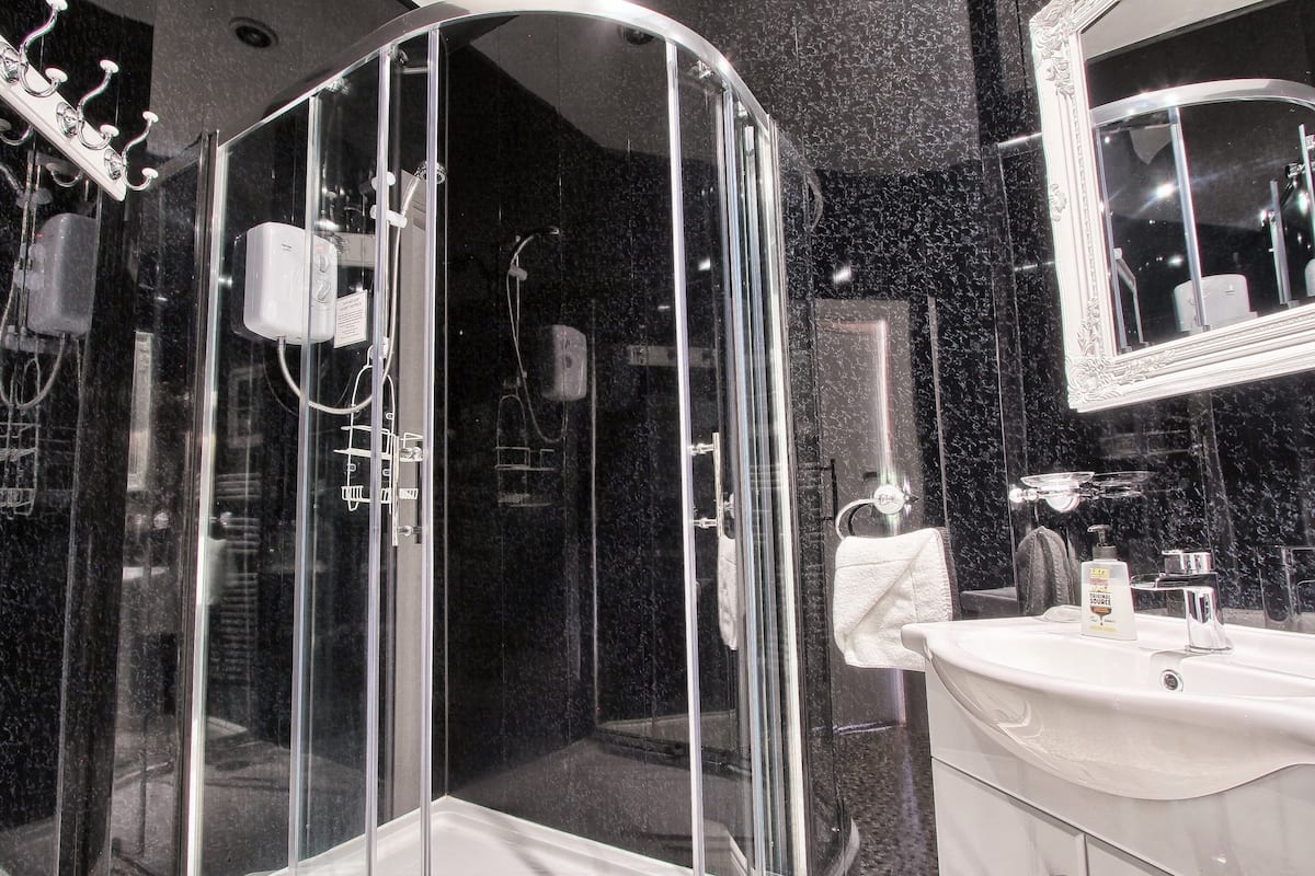 Suite, baño privado (Room 2) | Baño