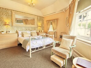 Kahden hengen superior-huone, kylpyhuone makuuhuoneen yhteydessä (Room 3 )