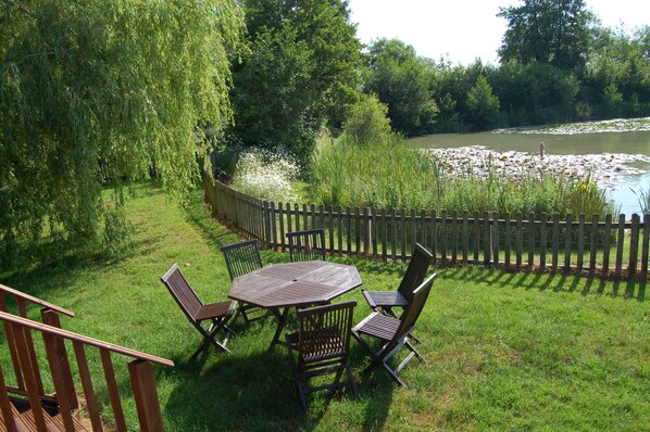 Terrace/patio - Watermeadow Lakes & Lodges (Crewkerne)