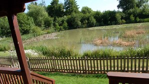 Chalet, Ensuite (Kingfisher Lodge) | Garden - Watermeadow Lakes & Lodges (Crewkerne)
