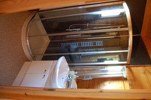 Chalet, Ensuite (Kingfisher Lodge) | Bathroom - Watermeadow Lakes & Lodges (Crewkerne)