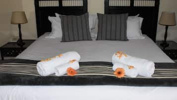 Honeymoon-Suite | Zimmersafe, laptopgeeigneter Arbeitsplatz, kostenloses WLAN, Bettwäsche